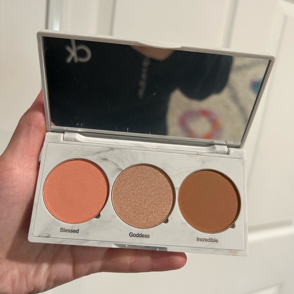 Realher Ultimate Glow Getter cheek trio - Picture 3 of 5